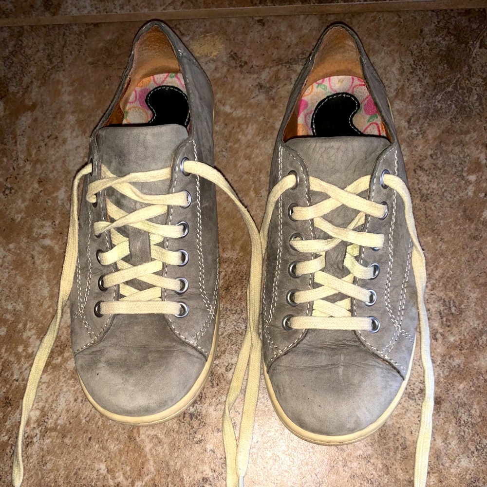 Born grey leather sneakers